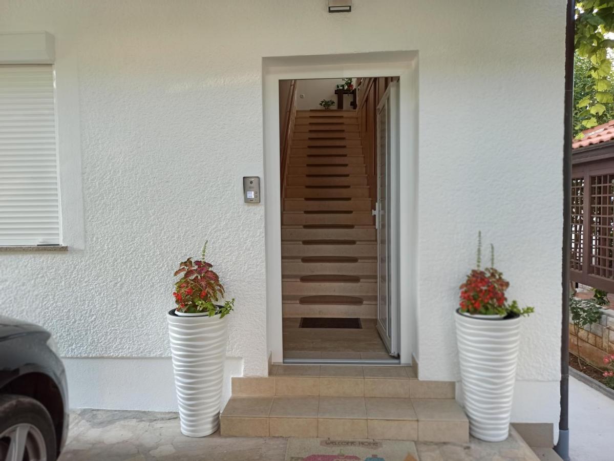 Apartments Villa Katana โปเรช ภายนอก รูปภาพ
