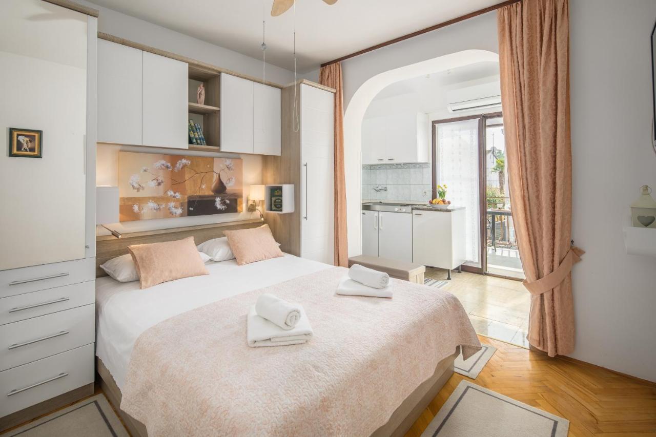 Apartments Villa Katana โปเรช ภายนอก รูปภาพ