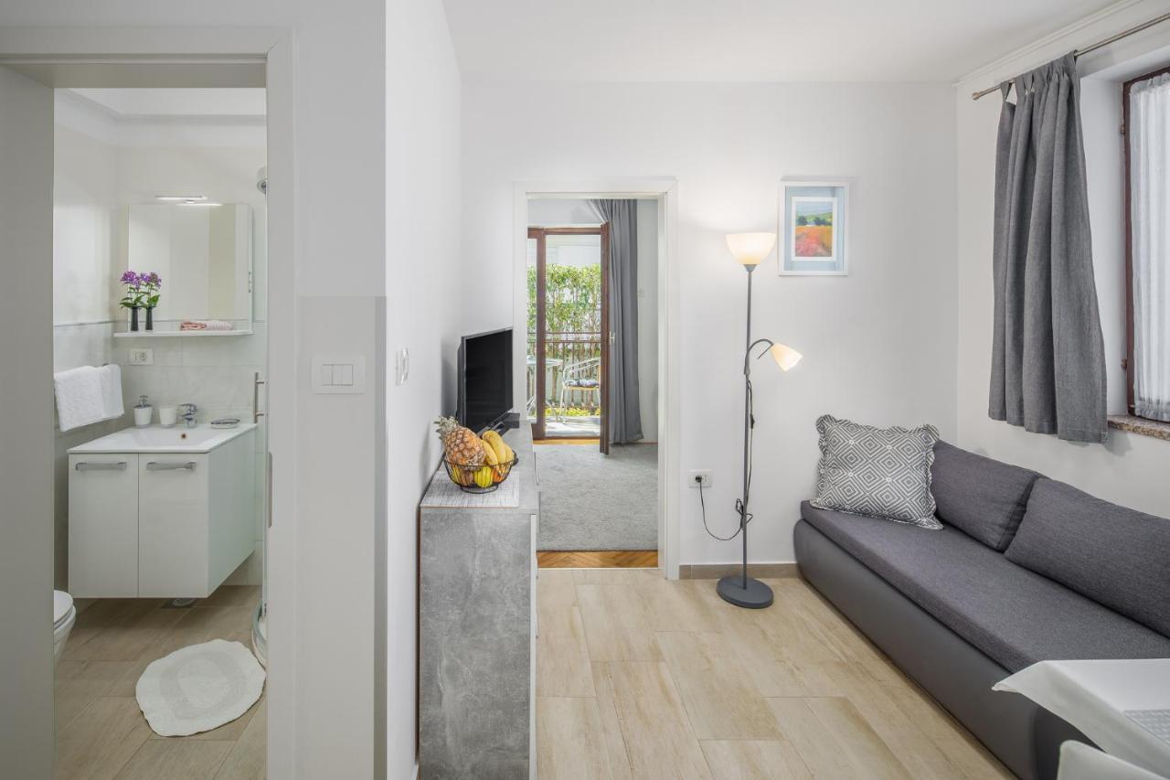 Apartments Villa Katana โปเรช ภายนอก รูปภาพ