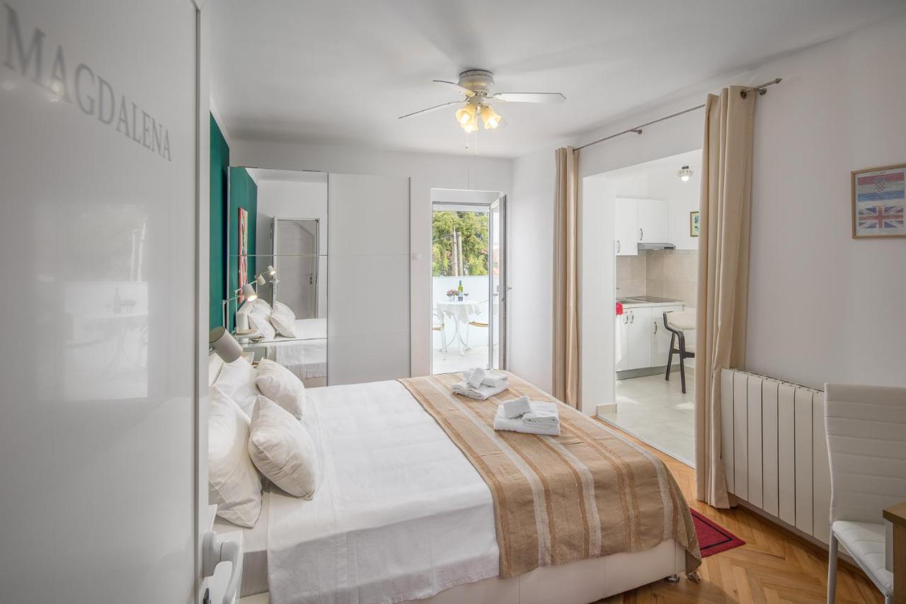 Apartments Villa Katana โปเรช ภายนอก รูปภาพ