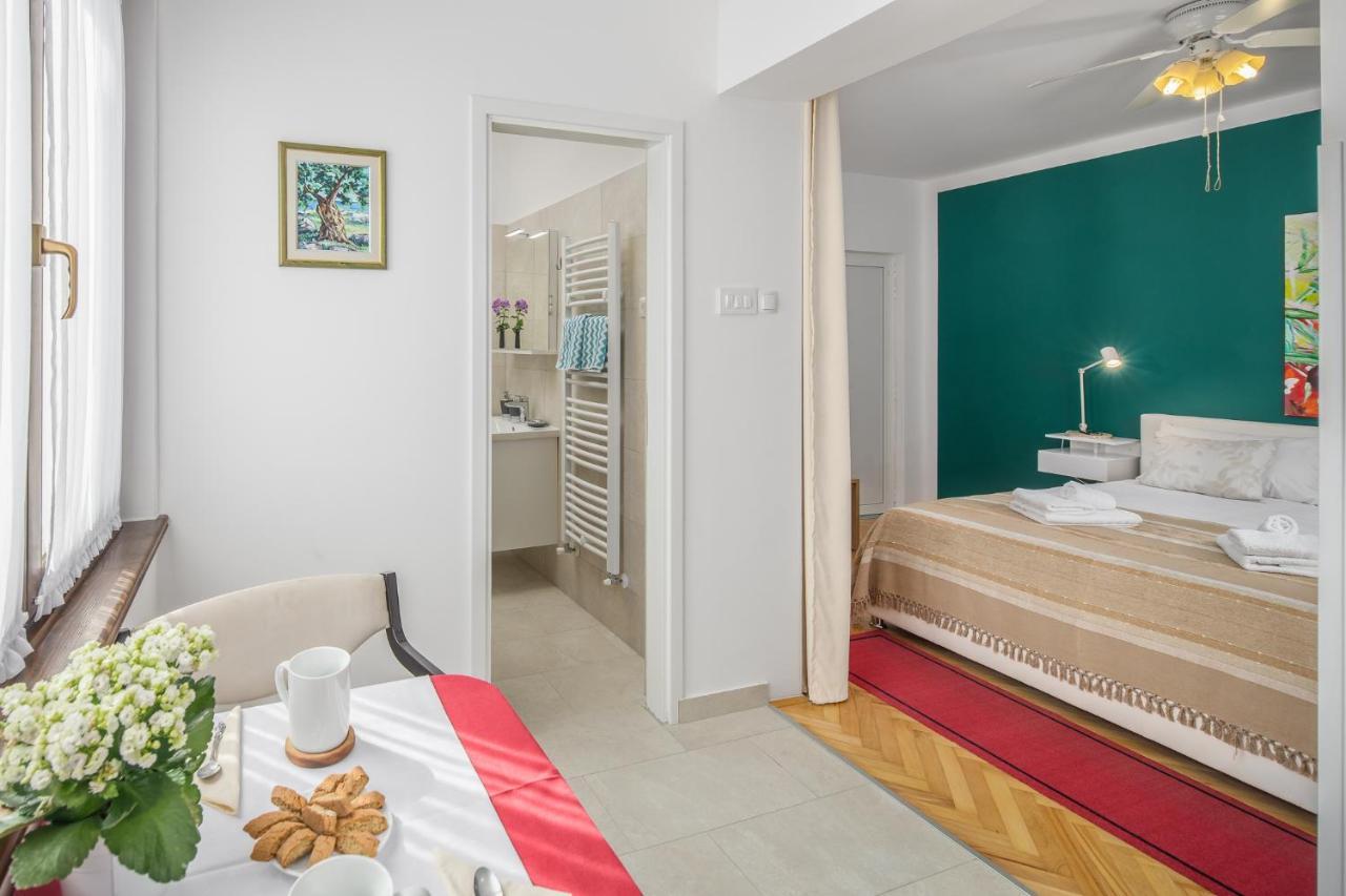 Apartments Villa Katana โปเรช ภายนอก รูปภาพ