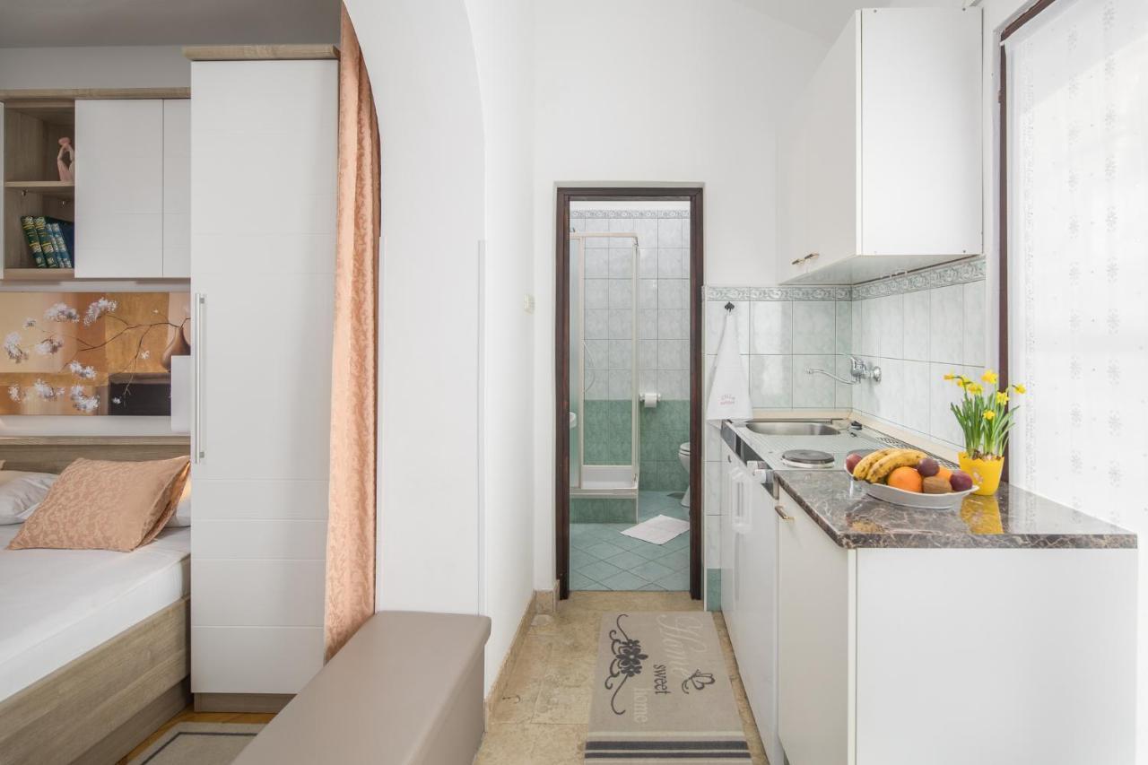 Apartments Villa Katana โปเรช ภายนอก รูปภาพ