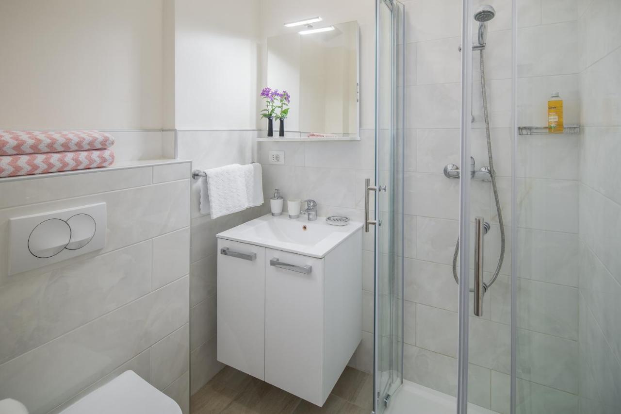 Apartments Villa Katana โปเรช ภายนอก รูปภาพ
