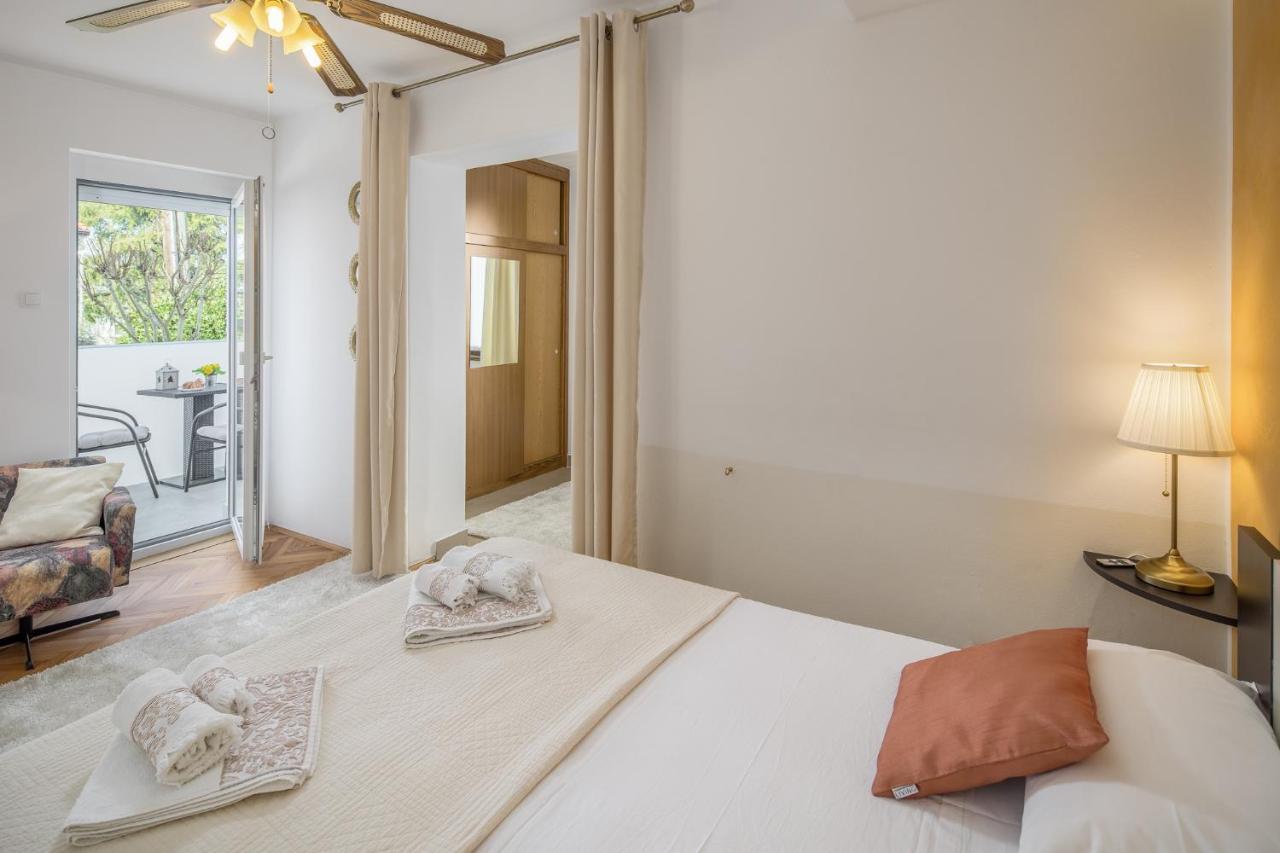Apartments Villa Katana โปเรช ภายนอก รูปภาพ