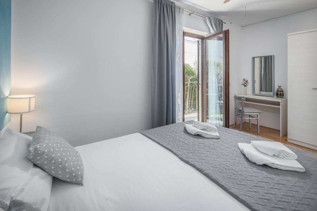 Apartments Villa Katana โปเรช ภายนอก รูปภาพ