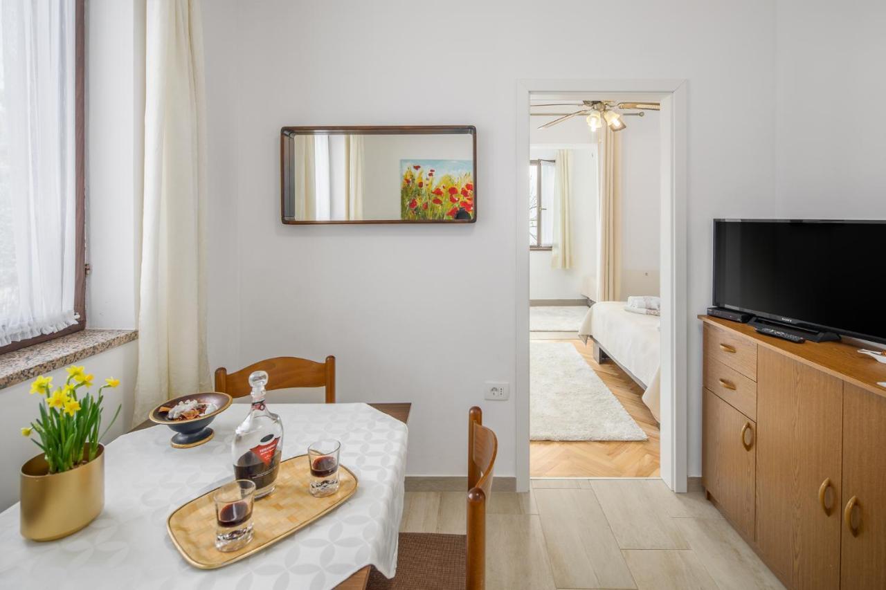 Apartments Villa Katana โปเรช ภายนอก รูปภาพ