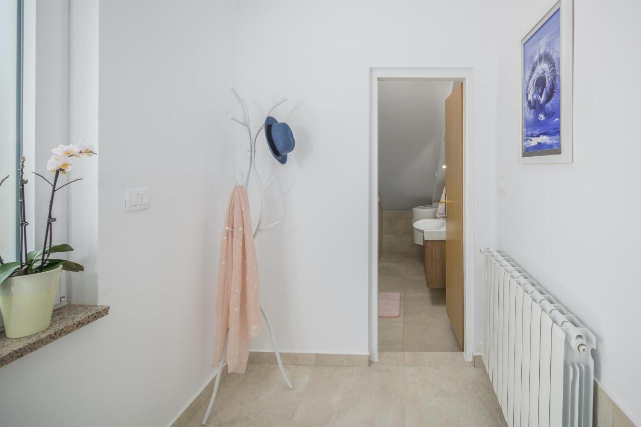 Apartments Villa Katana โปเรช ภายนอก รูปภาพ