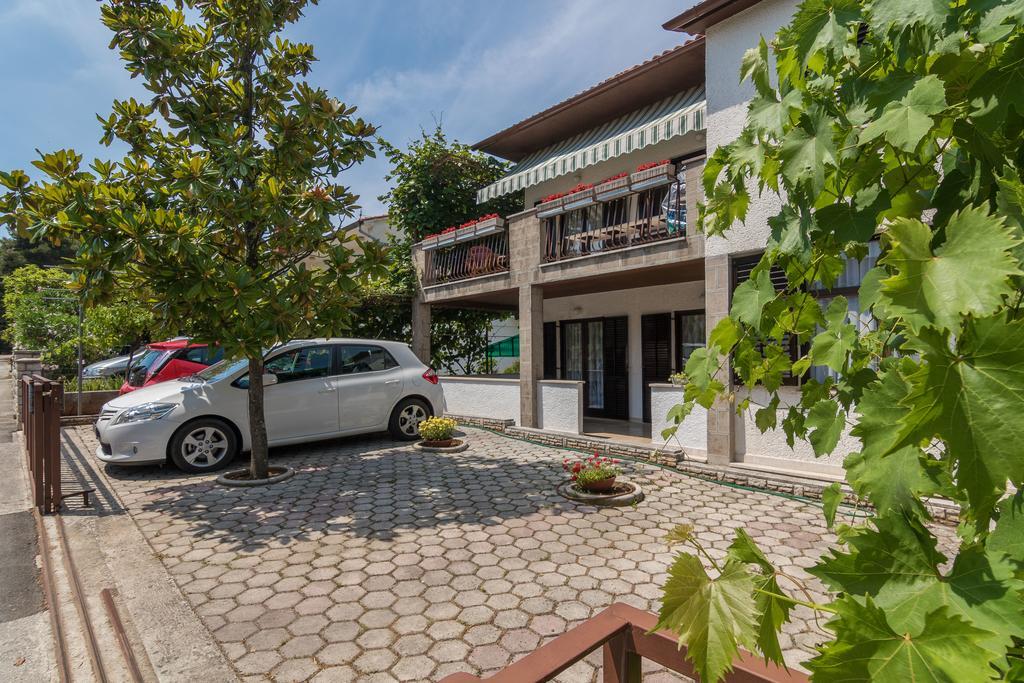 Apartments Villa Katana โปเรช ภายนอก รูปภาพ
